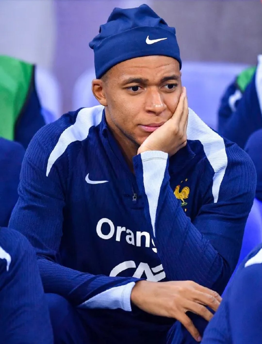 包含重要助攻首场状态出色，G2观众沸腾！，姆巴佩重返赛场全场沸腾不已的词条