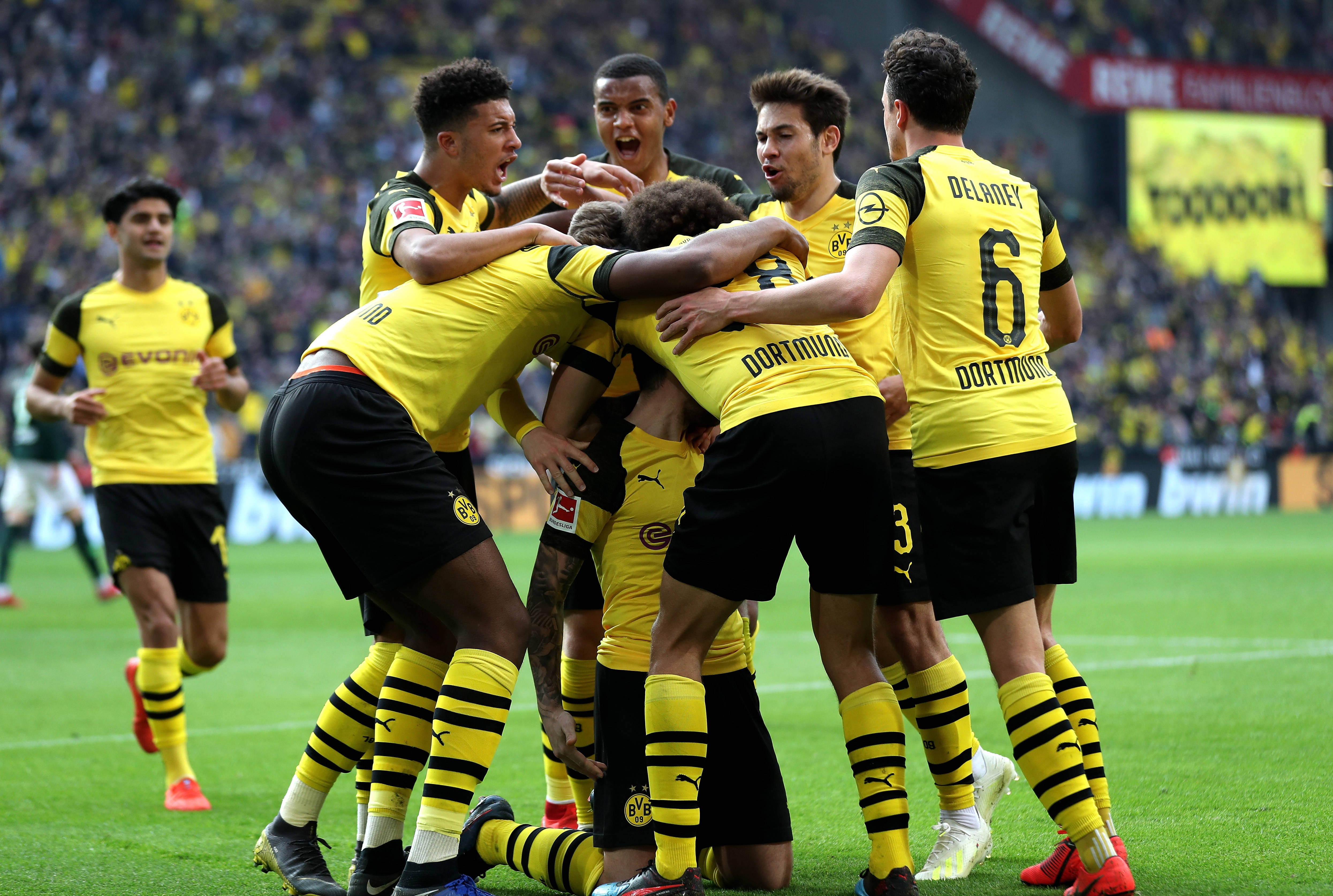 海星体育-窗口期突围战来临；那不勒斯围绕德国杯更衣室发声；引发热议；资深球员宣示担当(英超曼城10切尔西热苏斯破门)