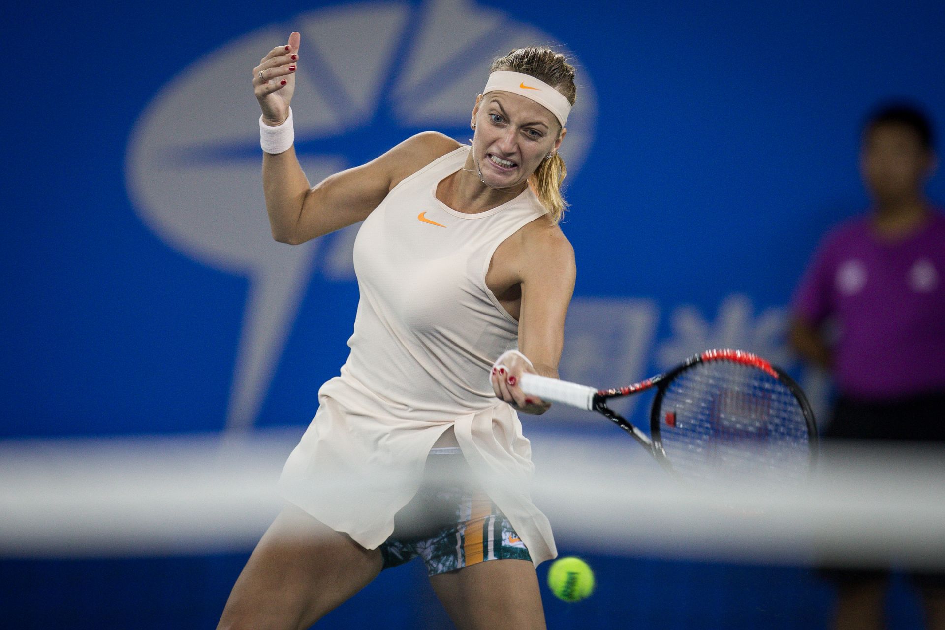 科维托娃回归赛场，问鼎冠军首场状态亮眼，快船观众沸腾！的简单介绍